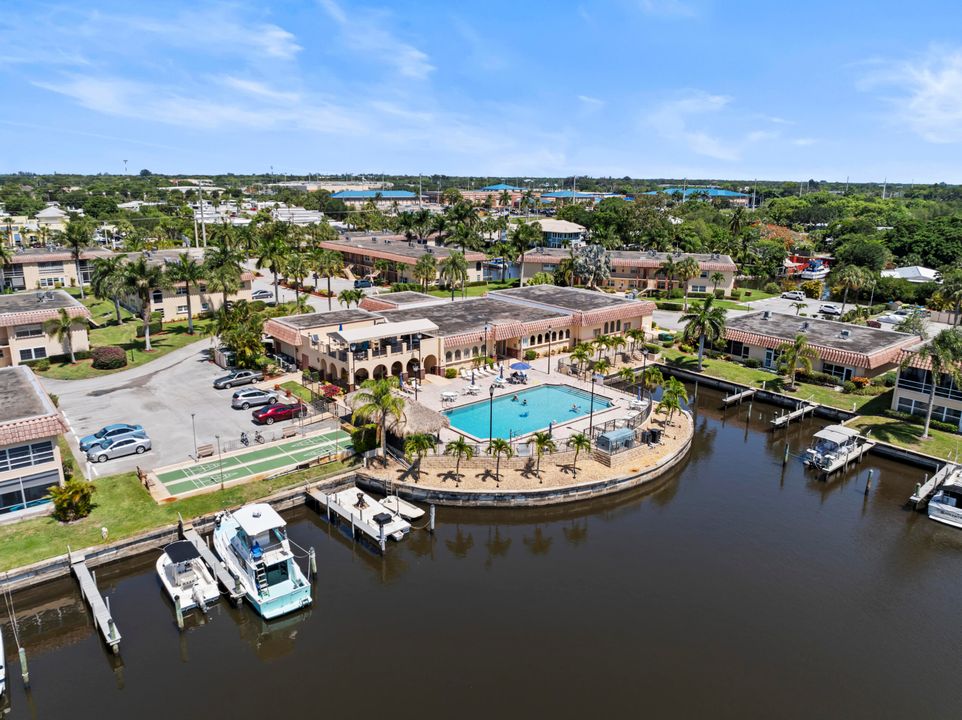 待售: $259,000 (2 贝兹, 1 浴室, 820 平方英尺)