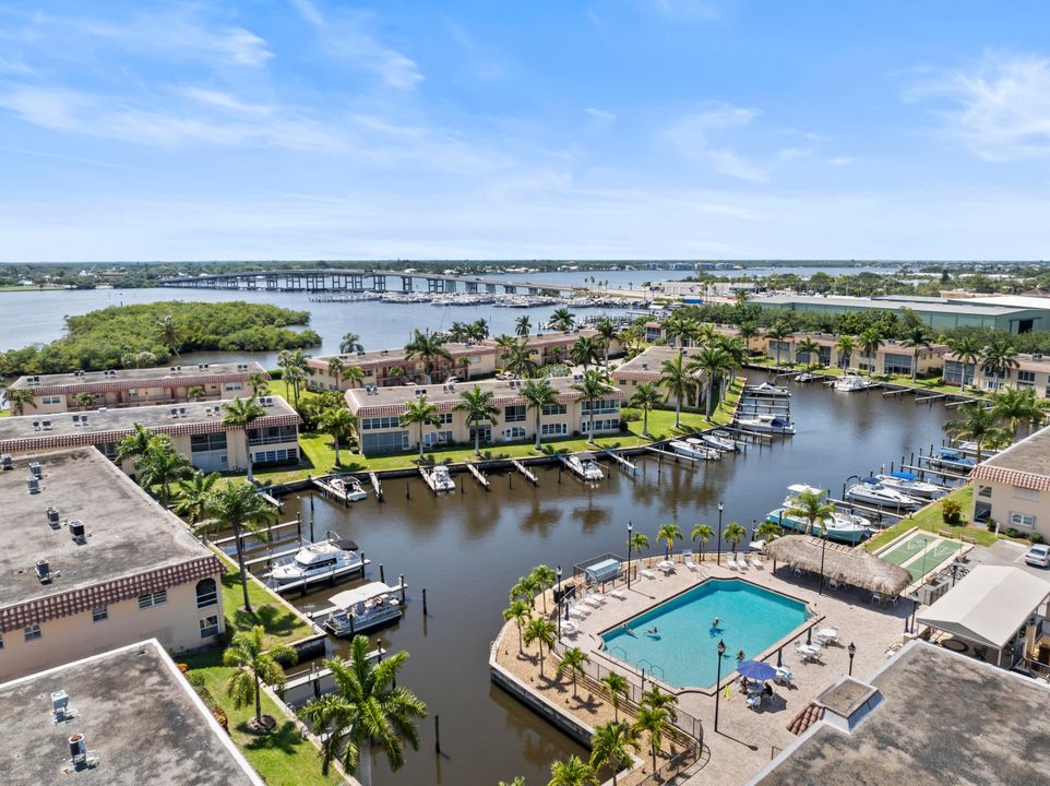 待售: $259,000 (2 贝兹, 1 浴室, 820 平方英尺)