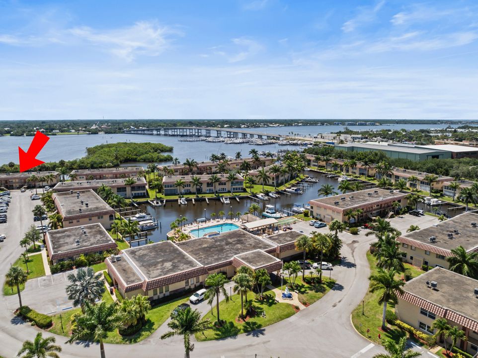 待售: $259,000 (2 贝兹, 1 浴室, 820 平方英尺)