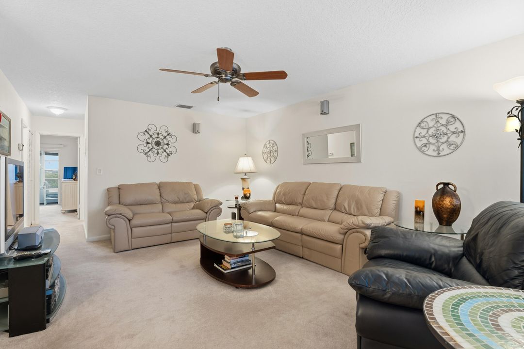 待售: $259,000 (2 贝兹, 1 浴室, 820 平方英尺)