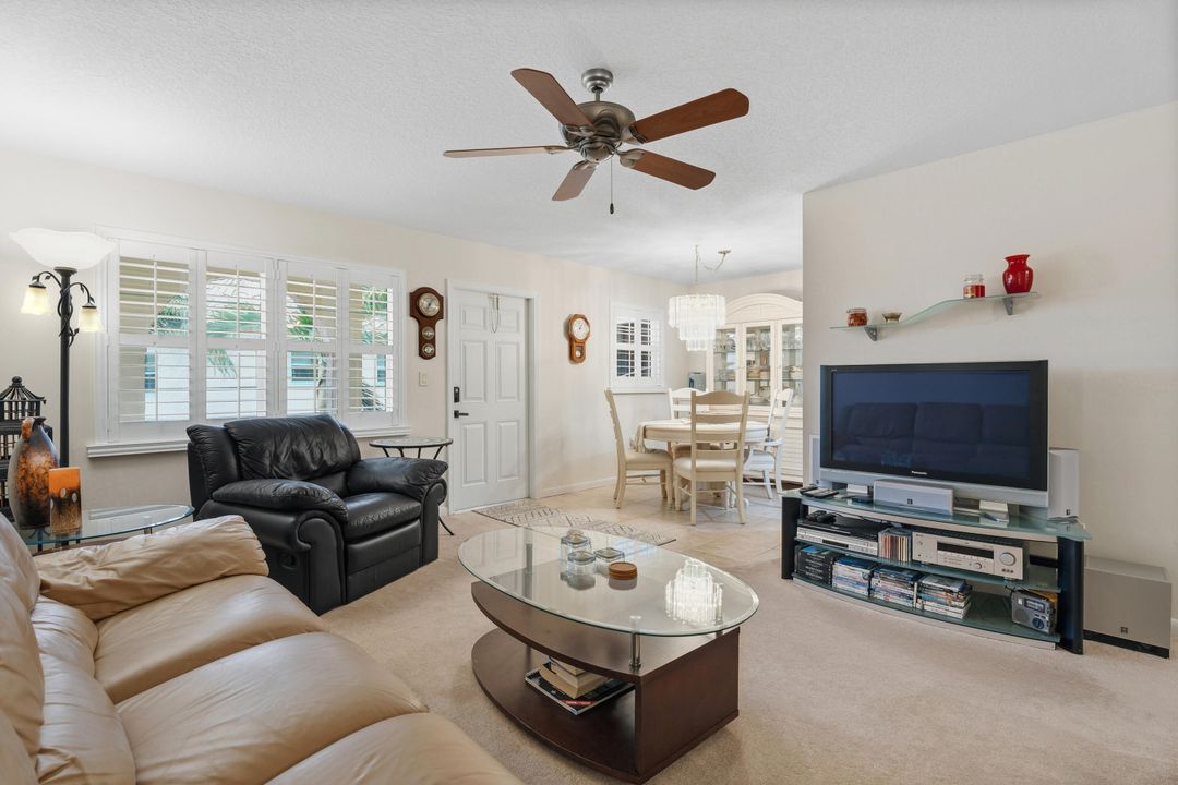 待售: $259,000 (2 贝兹, 1 浴室, 820 平方英尺)