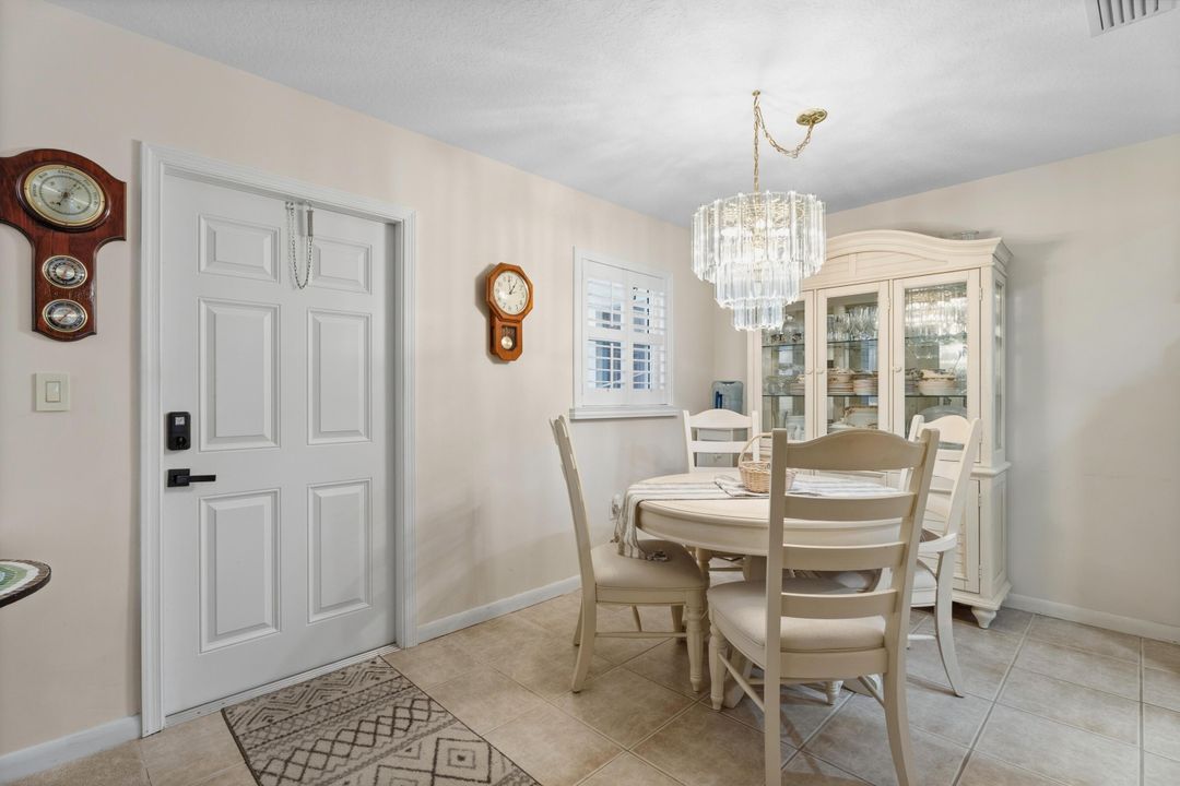 待售: $259,000 (2 贝兹, 1 浴室, 820 平方英尺)