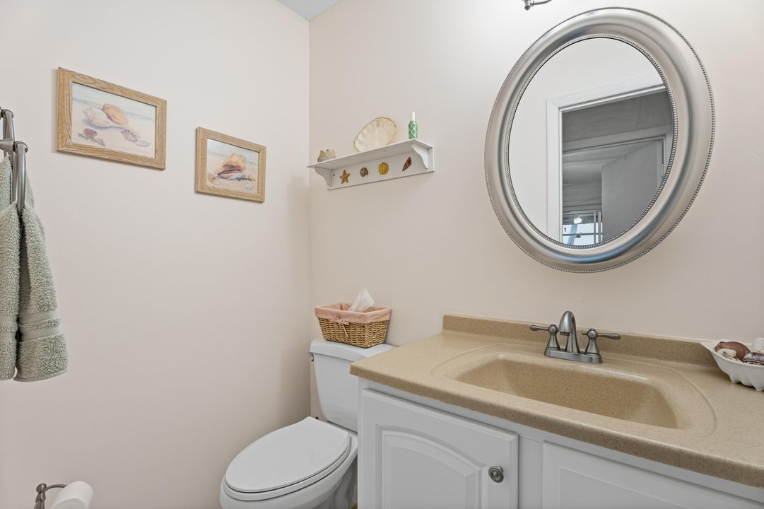 待售: $259,000 (2 贝兹, 1 浴室, 820 平方英尺)