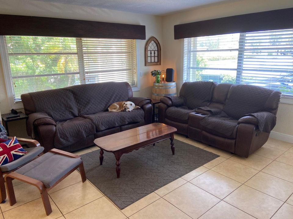 For Rent: $2,850 (2 beds, 2 baths, 1100 Square Feet)