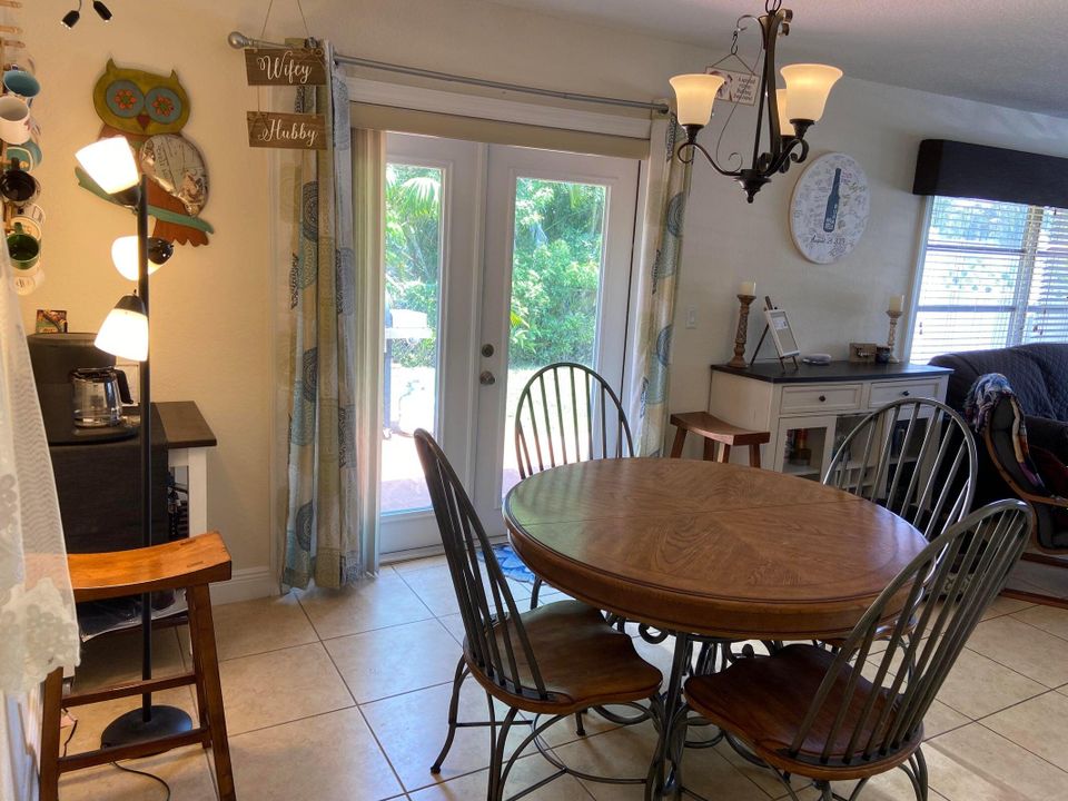 For Rent: $2,850 (2 beds, 2 baths, 1100 Square Feet)