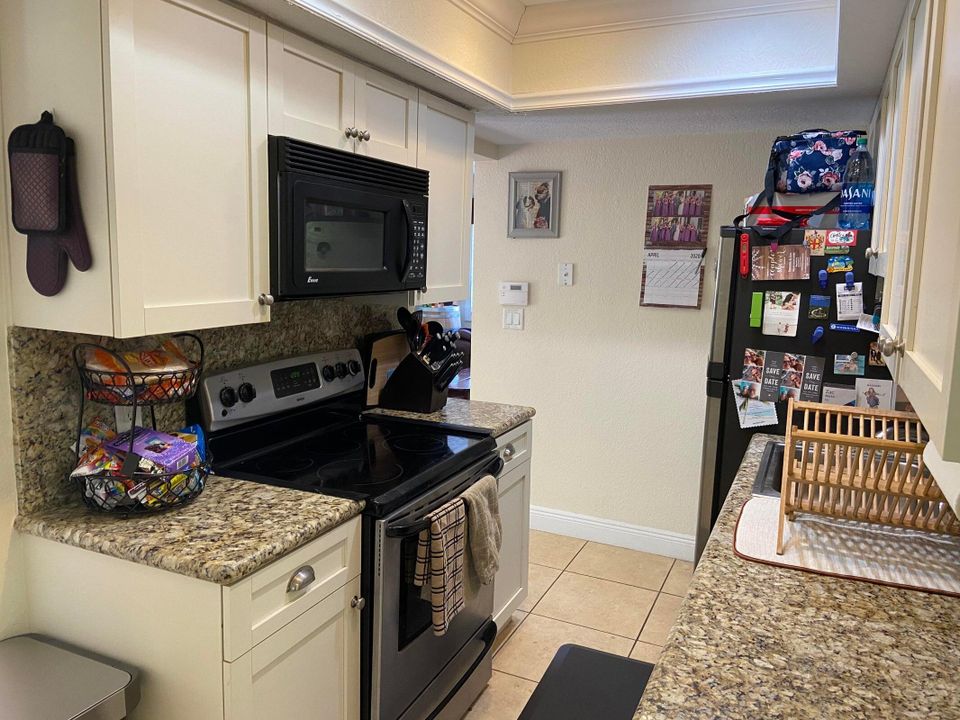 For Rent: $2,850 (2 beds, 2 baths, 1100 Square Feet)