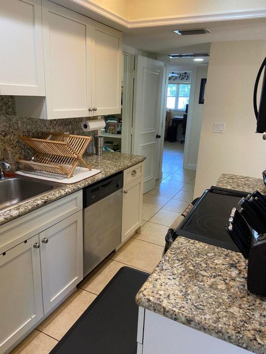 For Rent: $2,850 (2 beds, 2 baths, 1100 Square Feet)