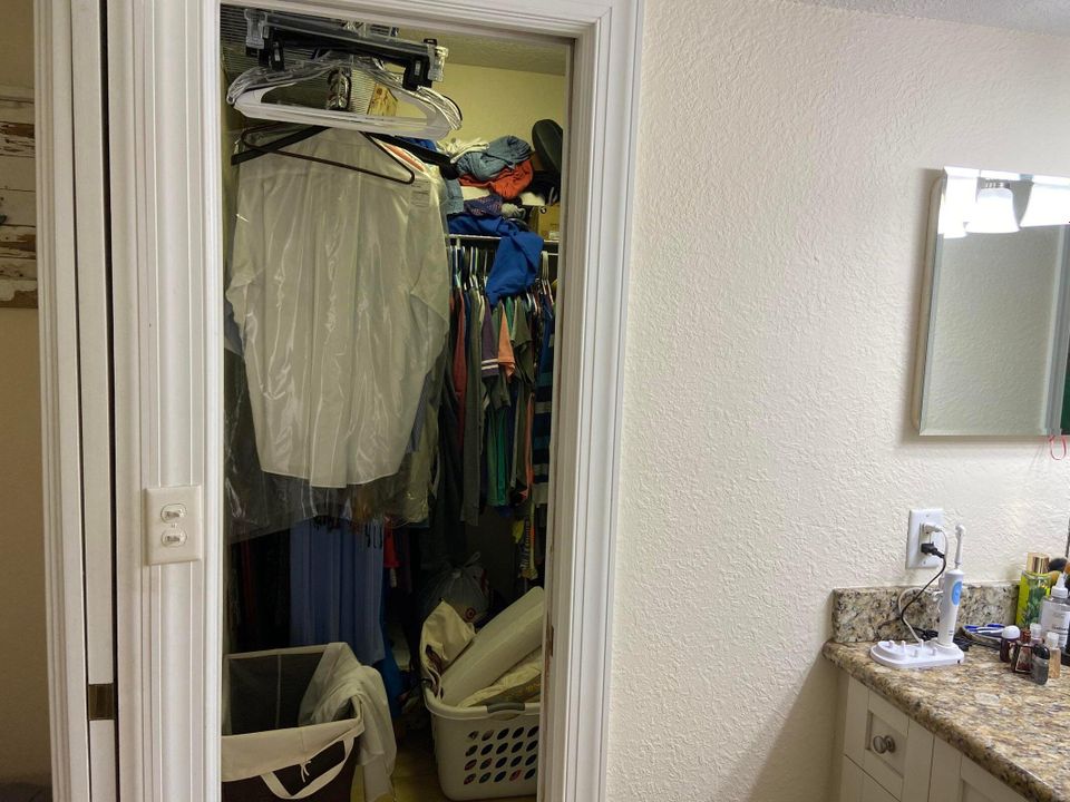 For Rent: $2,850 (2 beds, 2 baths, 1100 Square Feet)