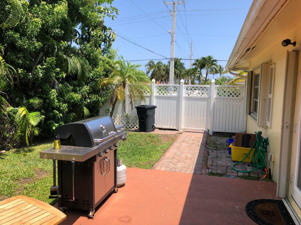 For Rent: $2,850 (2 beds, 2 baths, 1100 Square Feet)