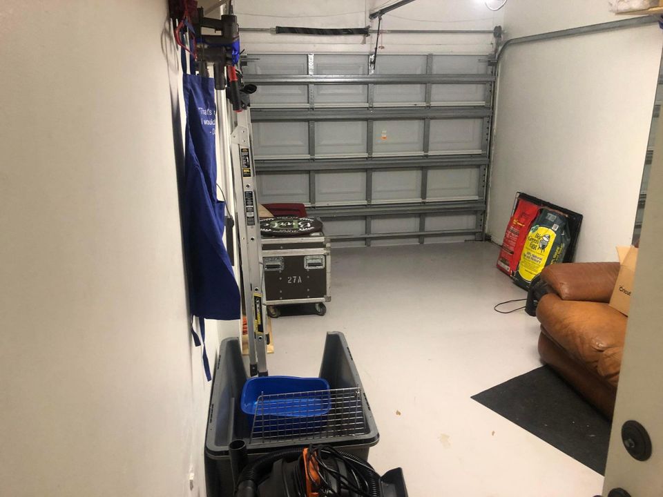 For Rent: $2,850 (2 beds, 2 baths, 1100 Square Feet)