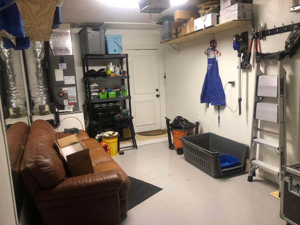 For Rent: $2,850 (2 beds, 2 baths, 1100 Square Feet)