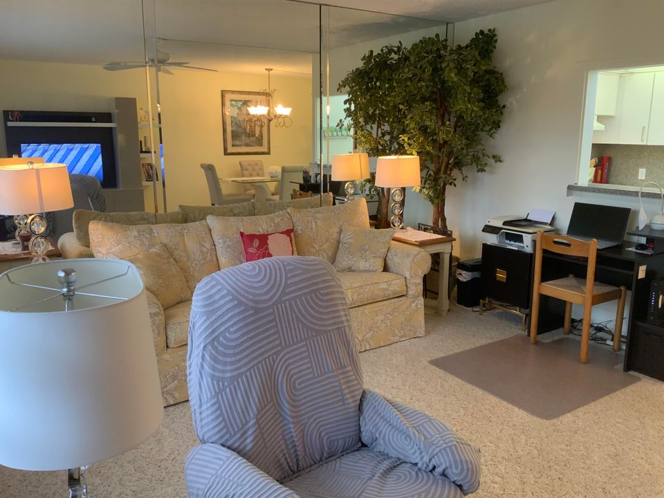 На продажу: $89,900 (1 спален, 1 ванн, 720 Квадратных фут)