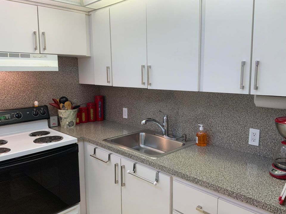 На продажу: $89,900 (1 спален, 1 ванн, 720 Квадратных фут)