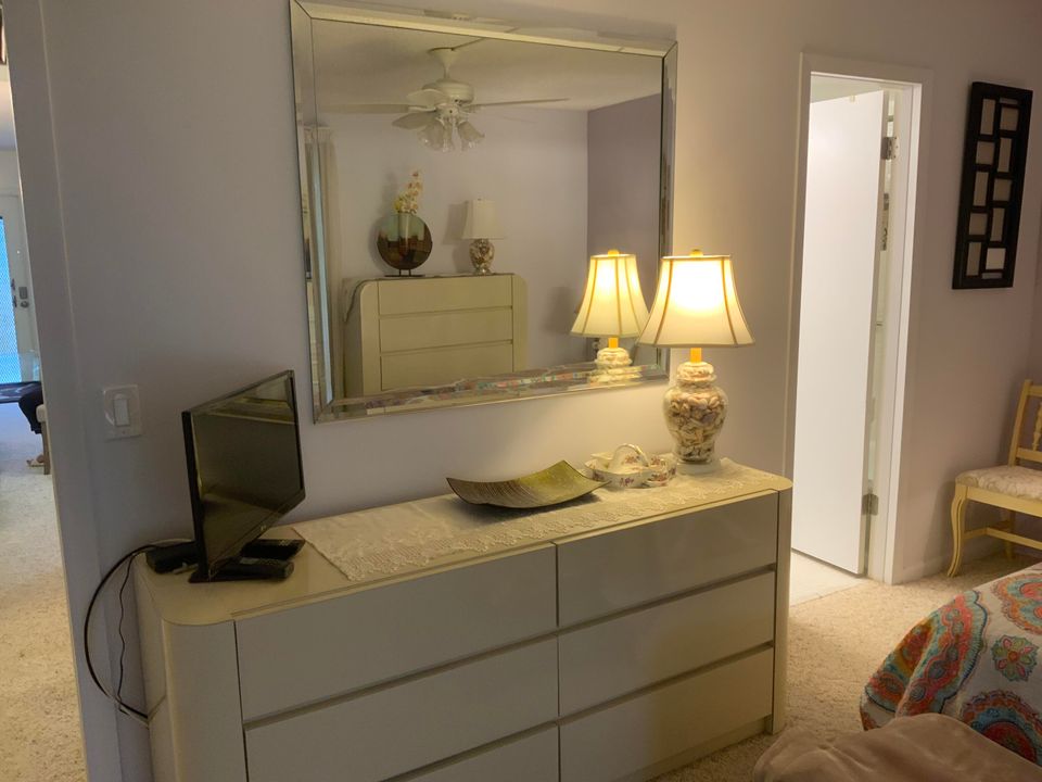 На продажу: $89,900 (1 спален, 1 ванн, 720 Квадратных фут)