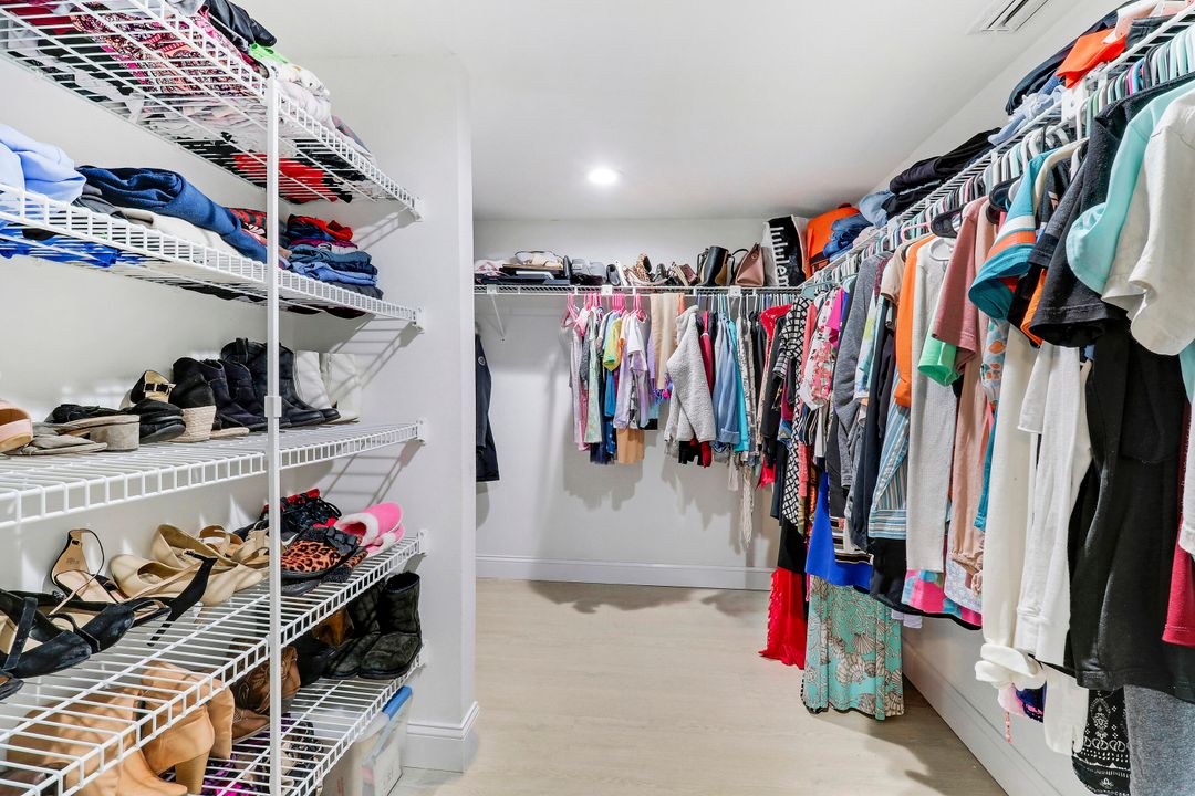 For Sale: $259,000 (3 beds, 3 baths, 1360 Square Feet)