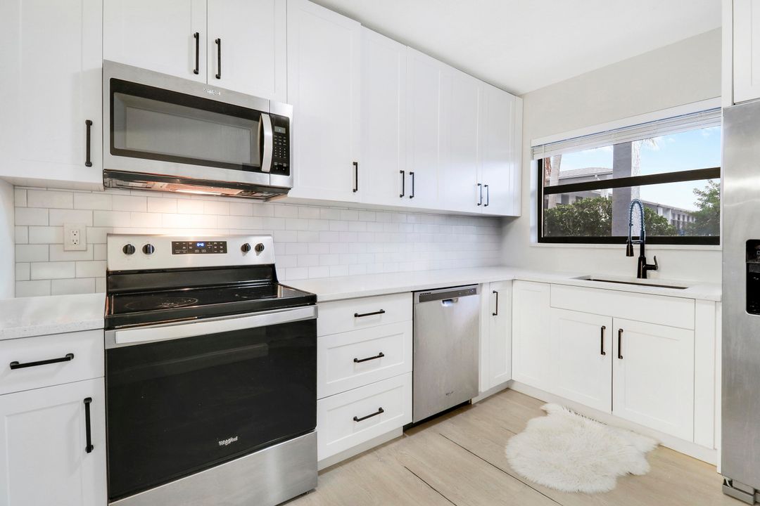 For Sale: $259,000 (3 beds, 3 baths, 1360 Square Feet)