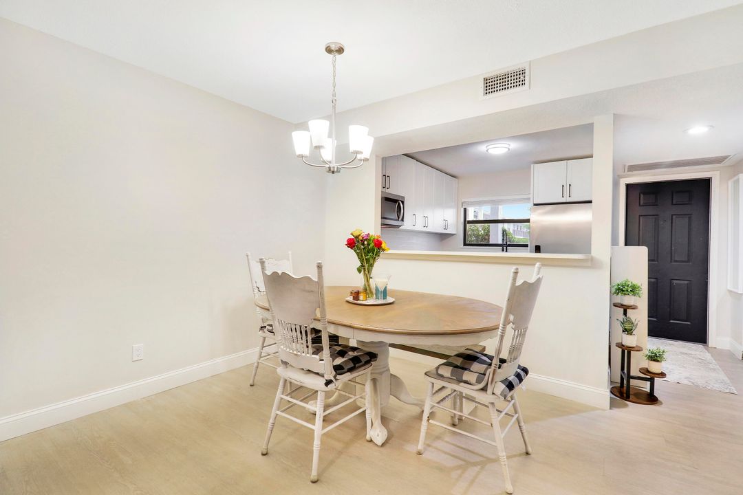 For Sale: $259,000 (3 beds, 3 baths, 1360 Square Feet)