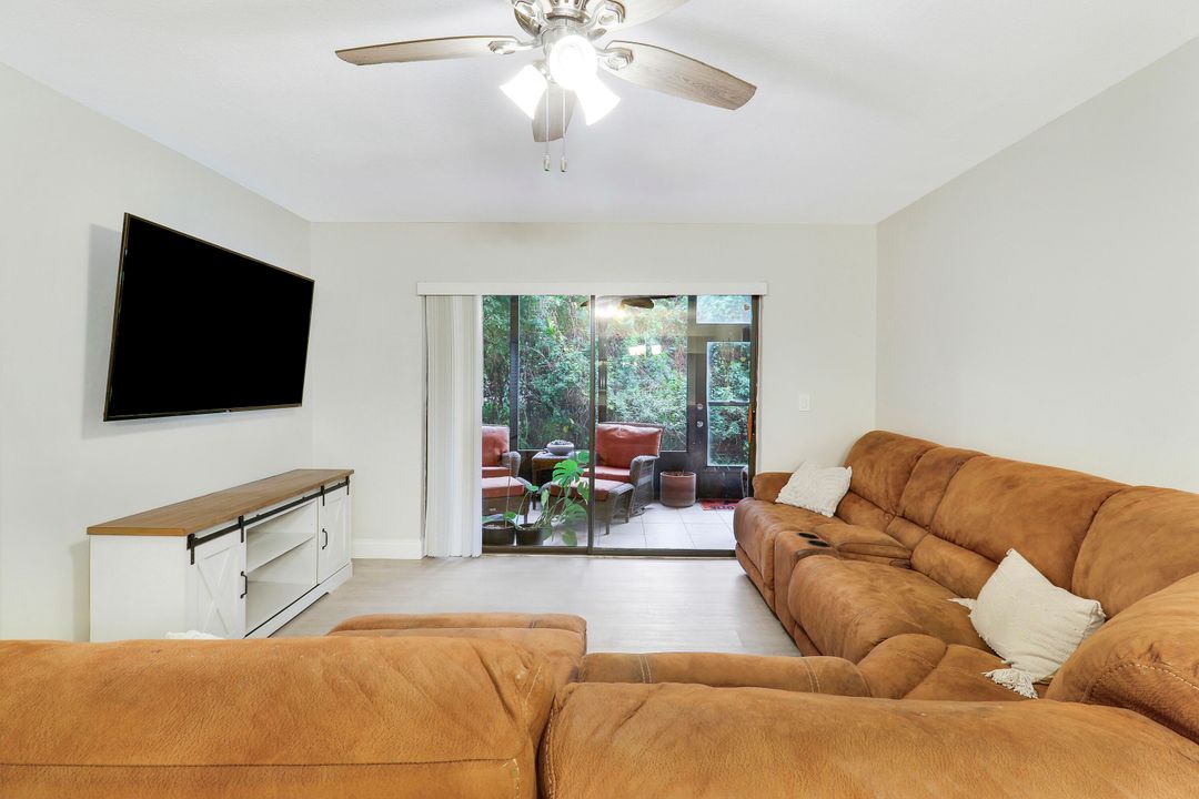 For Sale: $259,000 (3 beds, 3 baths, 1360 Square Feet)