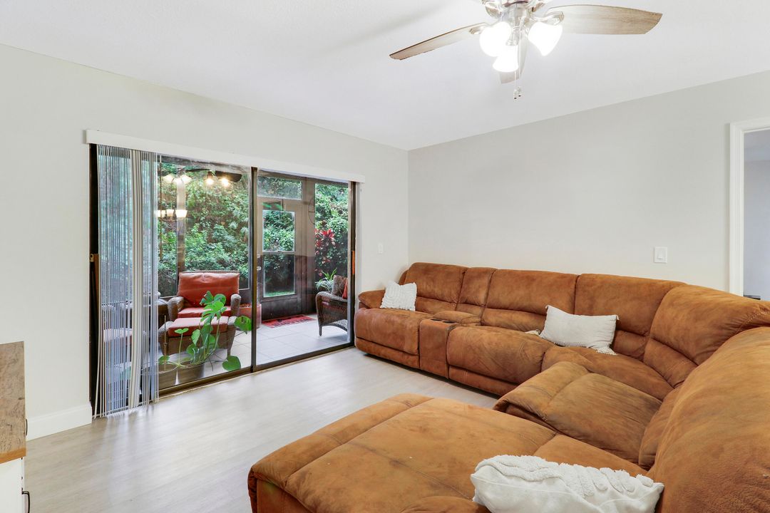 For Sale: $259,000 (3 beds, 3 baths, 1360 Square Feet)