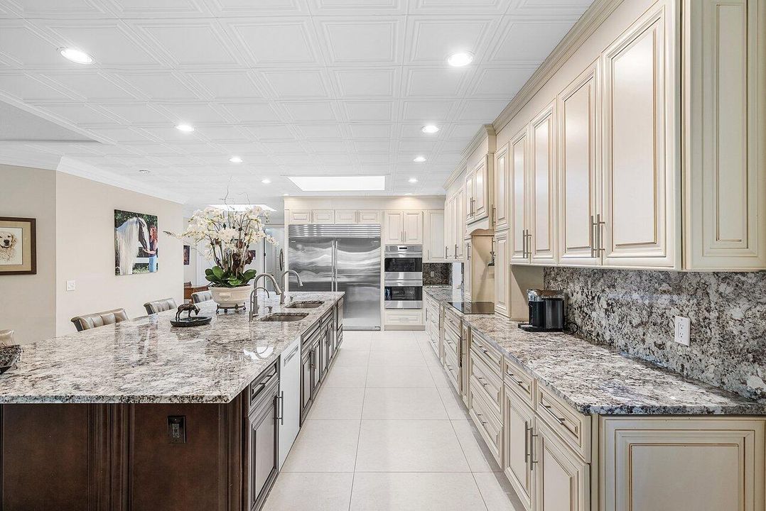 For Sale: $3,650,000 (5 beds, 4 baths, 5368 Square Feet)