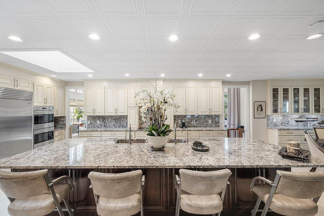 For Sale: $3,650,000 (5 beds, 4 baths, 5368 Square Feet)