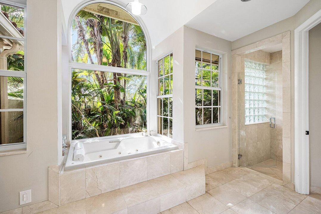 For Sale: $3,650,000 (5 beds, 4 baths, 5368 Square Feet)