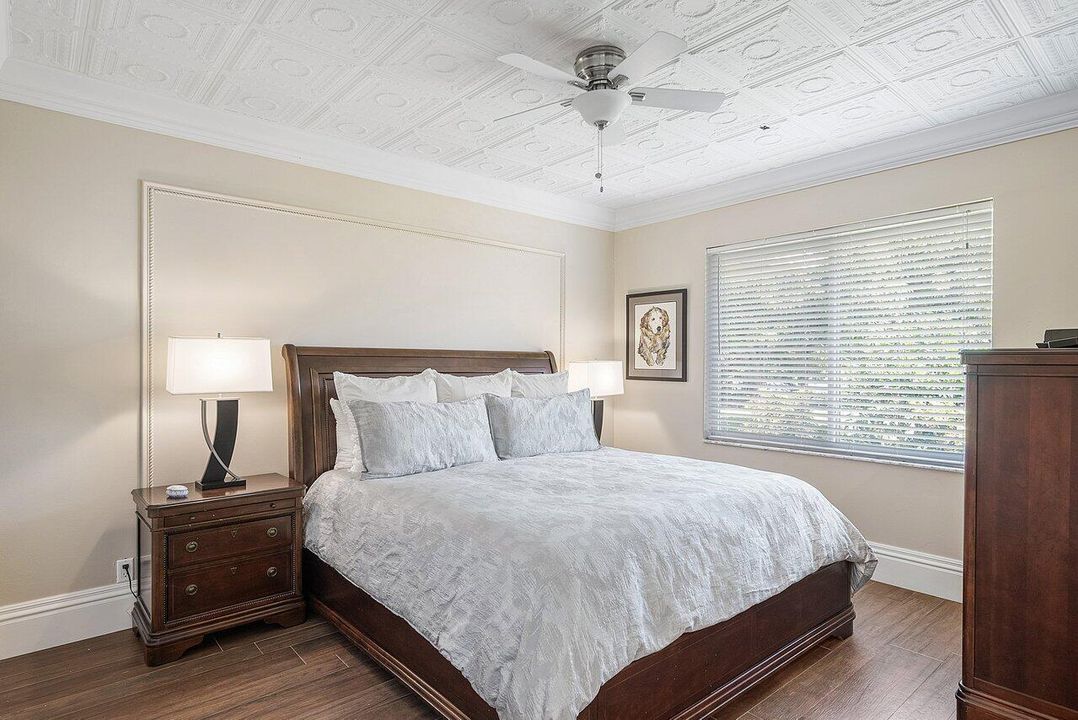 For Sale: $3,650,000 (5 beds, 4 baths, 5368 Square Feet)