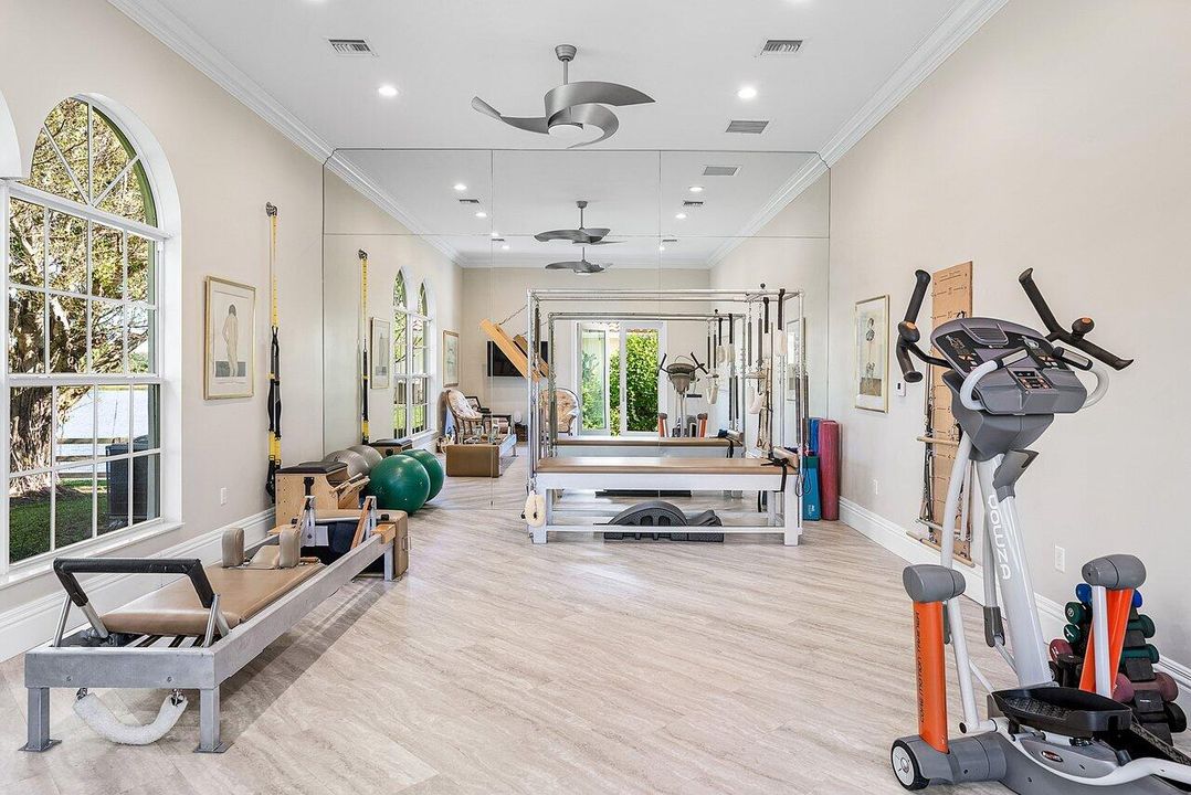 For Sale: $3,650,000 (5 beds, 4 baths, 5368 Square Feet)