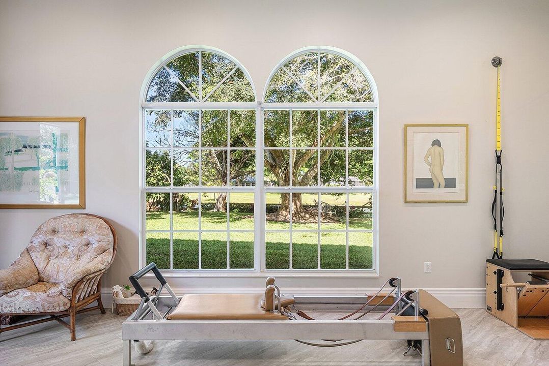 For Sale: $3,650,000 (5 beds, 4 baths, 5368 Square Feet)