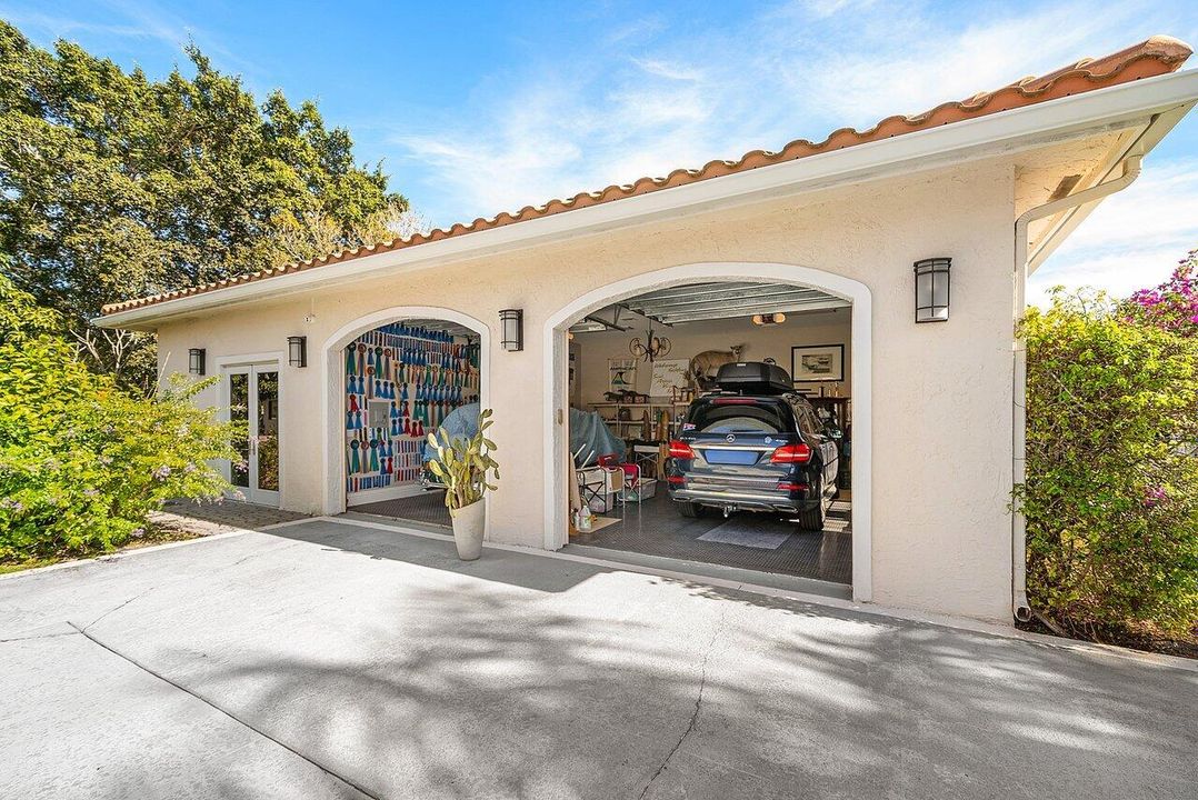 For Sale: $3,650,000 (5 beds, 4 baths, 5368 Square Feet)