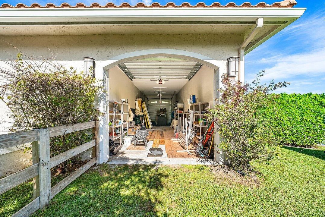 For Sale: $3,650,000 (5 beds, 4 baths, 5368 Square Feet)