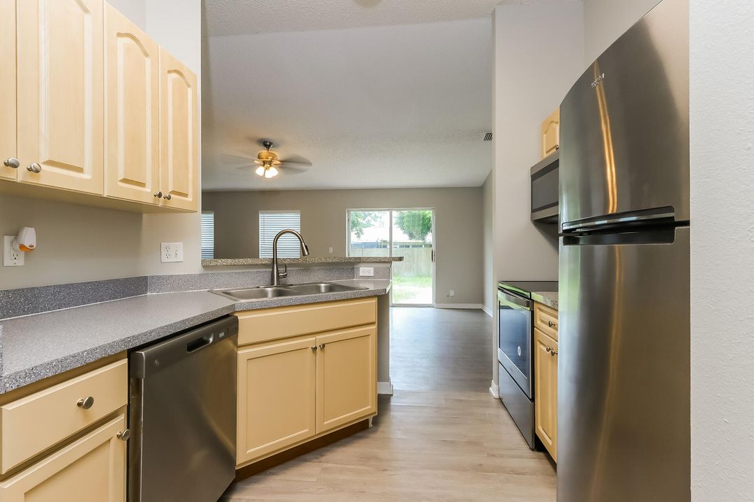 出租: $2,310 (3 贝兹, 2 浴室, 1582 平方英尺)