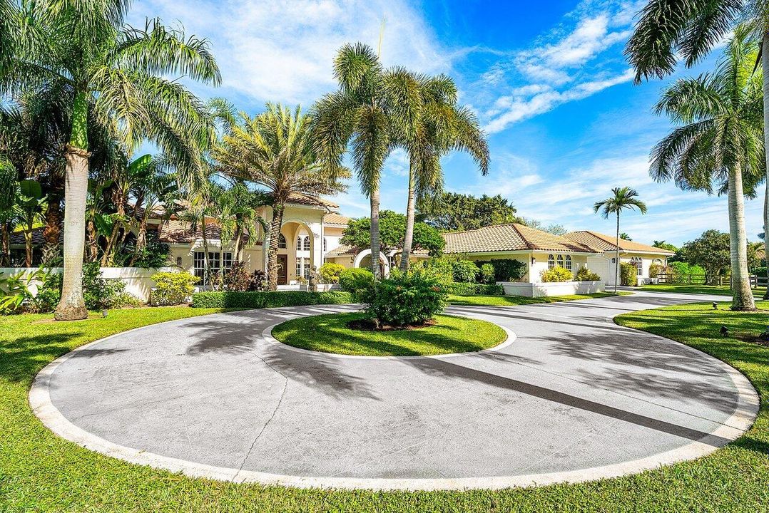 For Sale: $3,650,000 (5 beds, 4 baths, 5368 Square Feet)