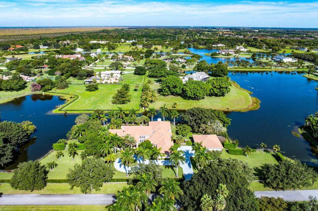 For Sale: $3,650,000 (5 beds, 4 baths, 5368 Square Feet)