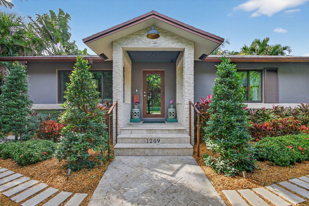 For Sale: $1,300,000 (3 beds, 2 baths, 1810 Square Feet)