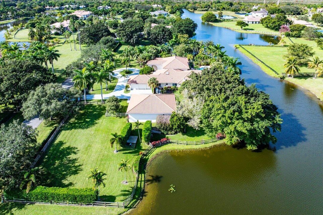 For Sale: $3,650,000 (5 beds, 4 baths, 5368 Square Feet)