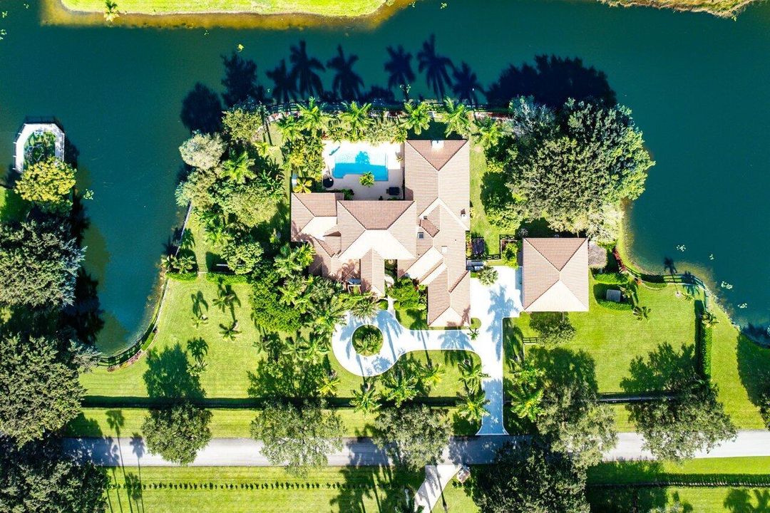 For Sale: $3,650,000 (5 beds, 4 baths, 5368 Square Feet)