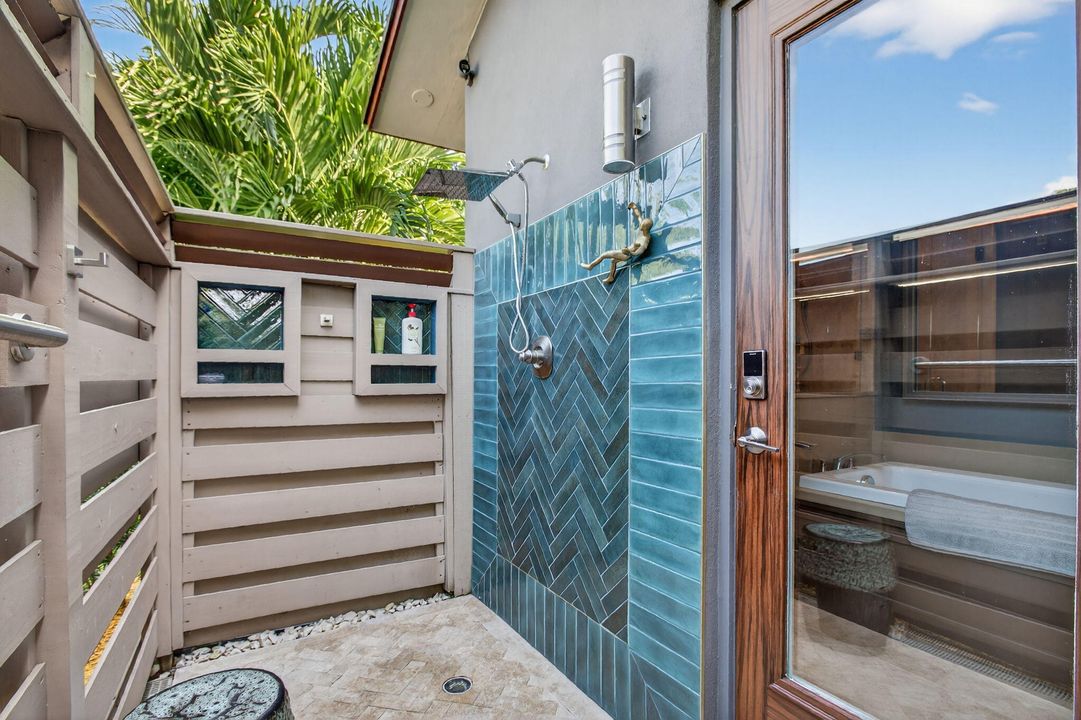 For Sale: $1,300,000 (3 beds, 2 baths, 1810 Square Feet)