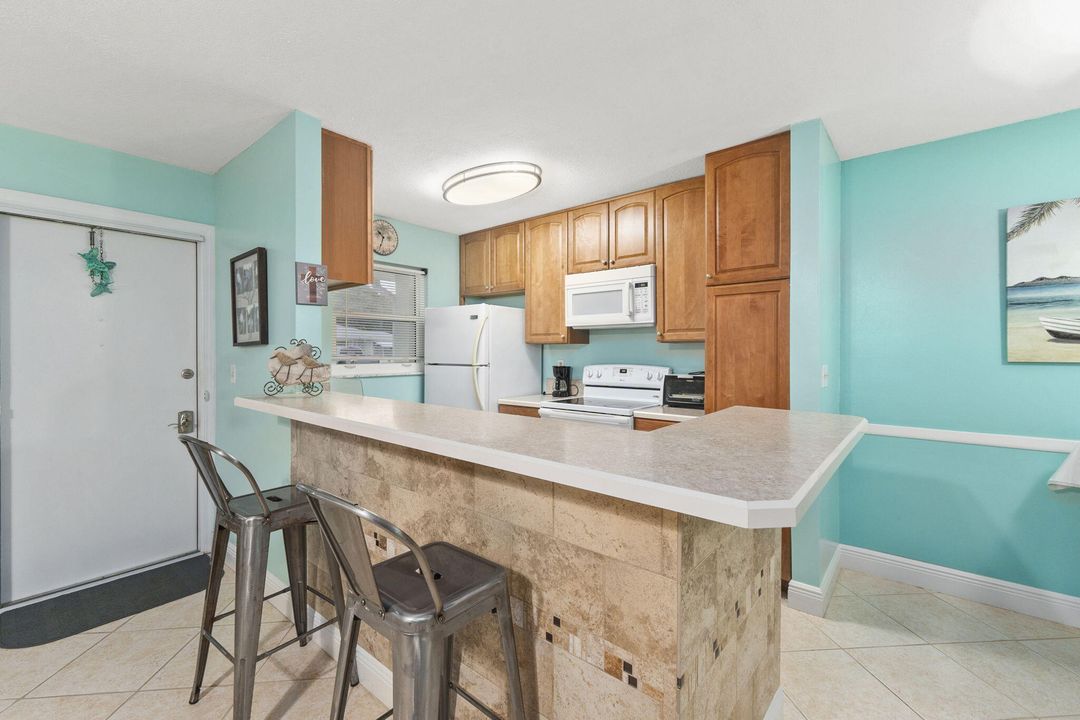 На продажу: $119,000 (2 спален, 2 ванн, 1120 Квадратных фут)