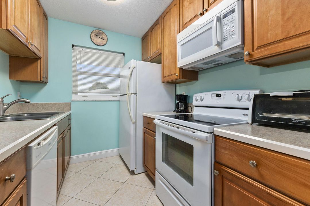 На продажу: $119,000 (2 спален, 2 ванн, 1120 Квадратных фут)