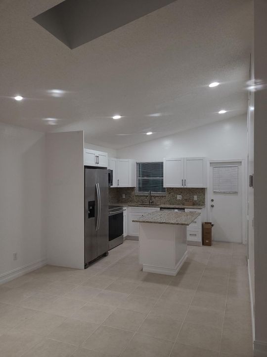 出租: $2,500 (2 贝兹, 2 浴室, 936 平方英尺)