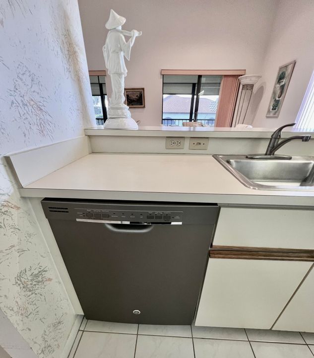 На продажу: $195,000 (3 спален, 2 ванн, 1385 Квадратных фут)