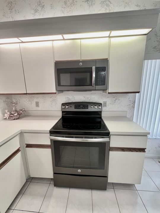 На продажу: $195,000 (3 спален, 2 ванн, 1385 Квадратных фут)