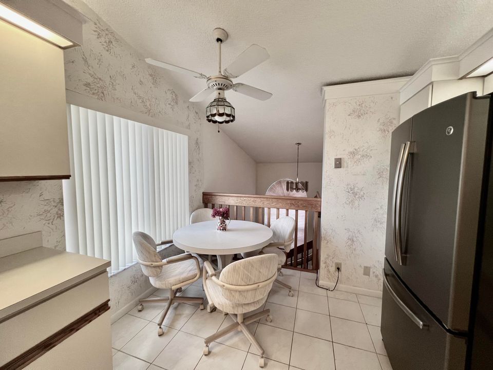 На продажу: $195,000 (3 спален, 2 ванн, 1385 Квадратных фут)