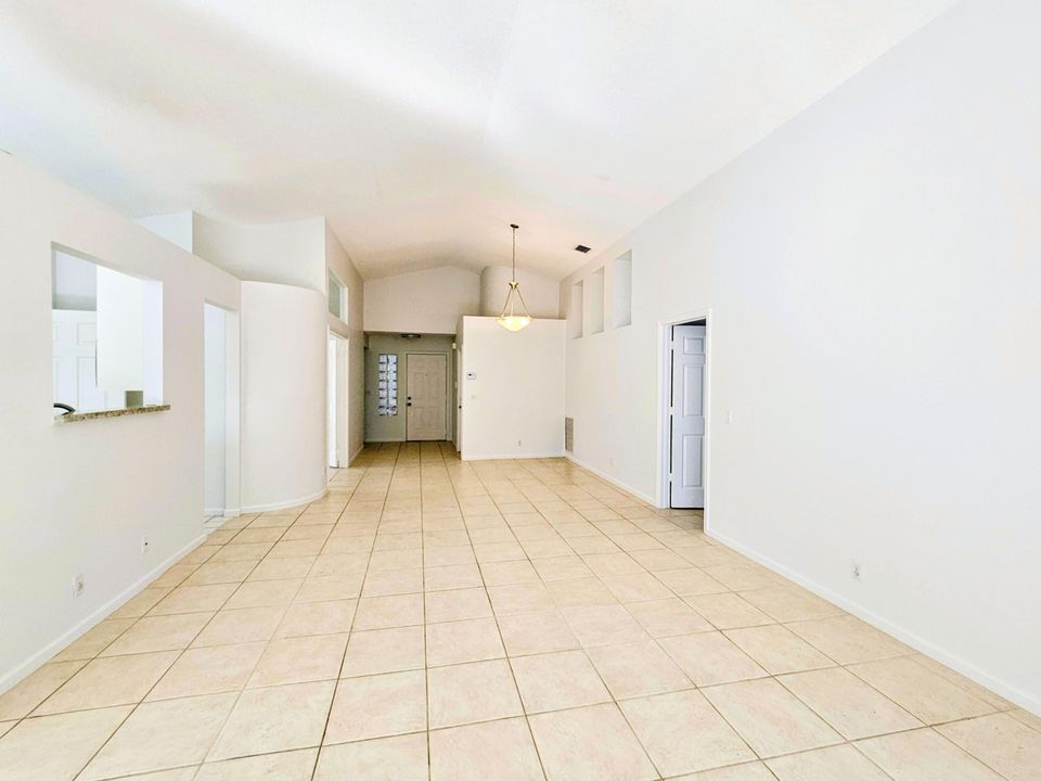 出租: $3,700 (3 贝兹, 2 浴室, 1471 平方英尺)