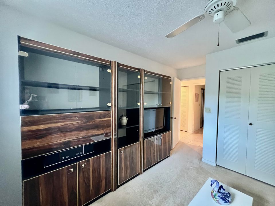 На продажу: $195,000 (3 спален, 2 ванн, 1385 Квадратных фут)