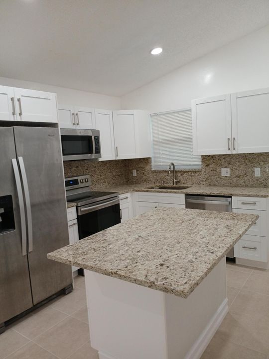 出租: $2,500 (2 贝兹, 2 浴室, 936 平方英尺)