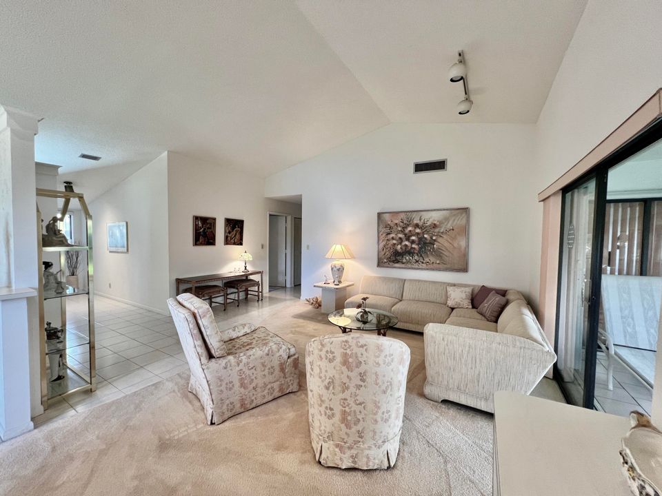 На продажу: $195,000 (3 спален, 2 ванн, 1385 Квадратных фут)