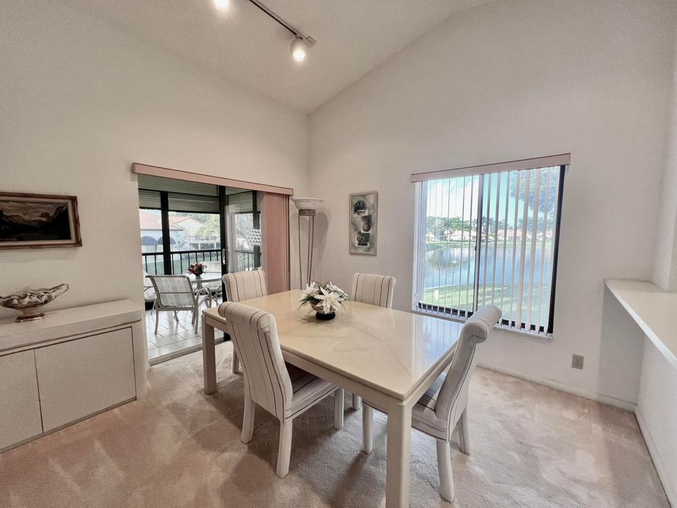 На продажу: $195,000 (3 спален, 2 ванн, 1385 Квадратных фут)