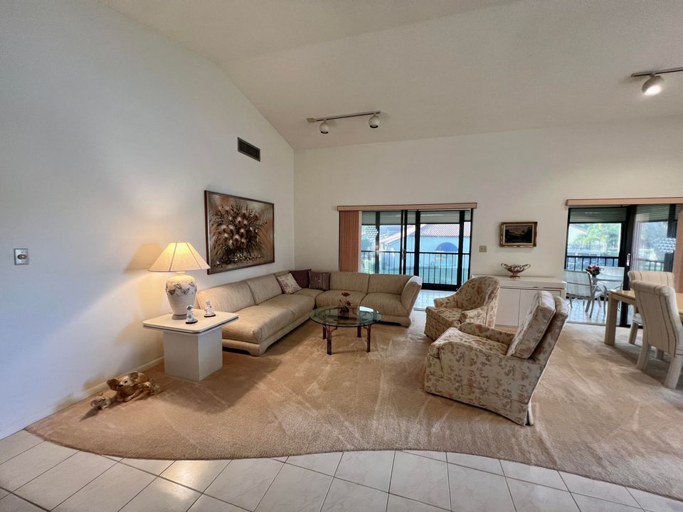 На продажу: $195,000 (3 спален, 2 ванн, 1385 Квадратных фут)